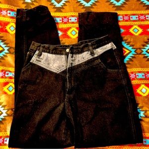Vintage high-rise Rockies these fit like a size 29.
